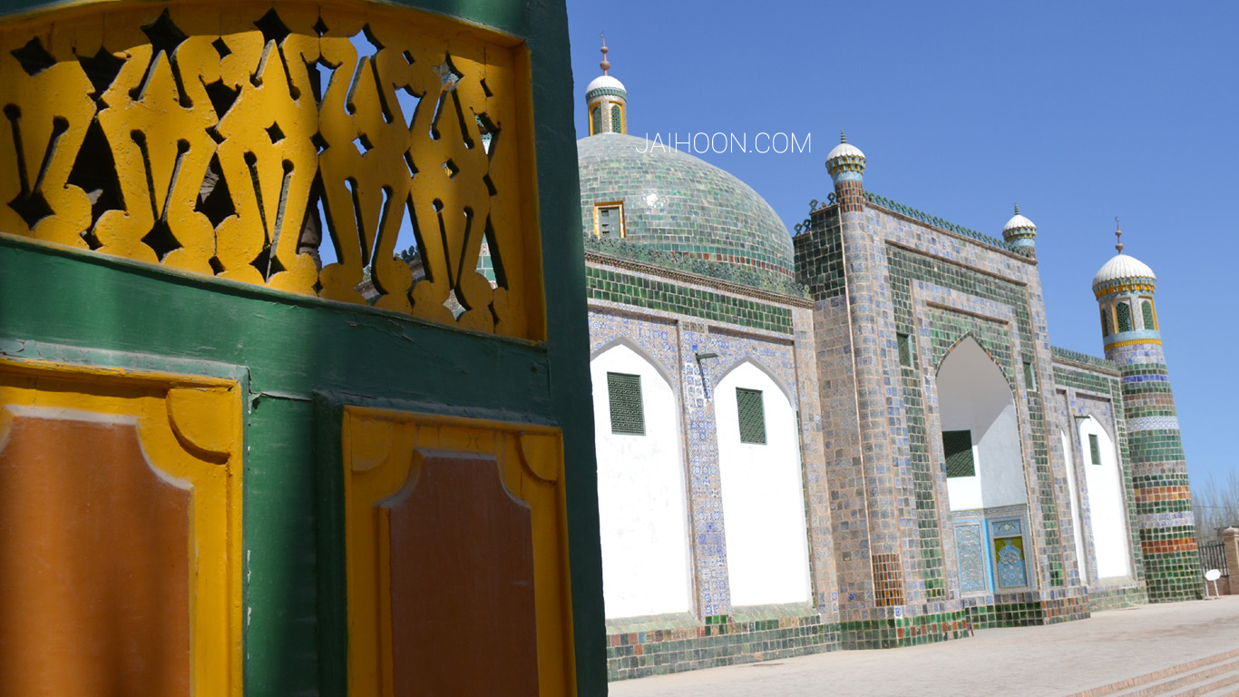 Tomb of Abakh Khoja, Kashgar's sultan-saint of the Naqshabandiyya Sufi order