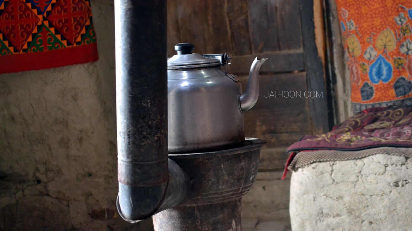 Kyrgyz family, Karakul Lake, Xinjiang