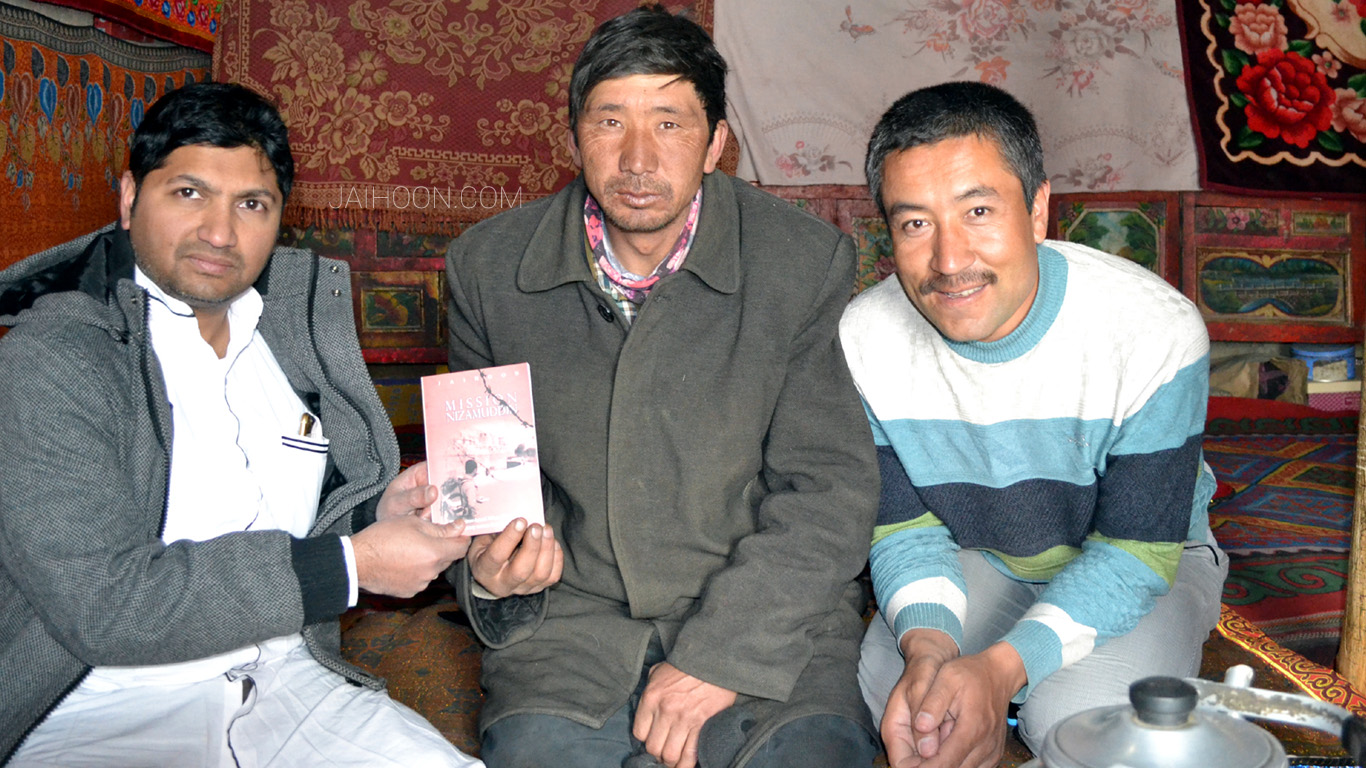 Kyrgyz family, Karakul Lake, Xinjiang